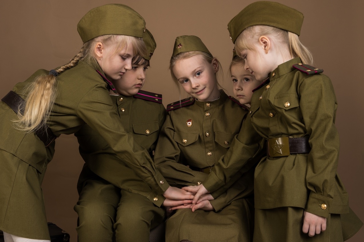 Дети в военной форме